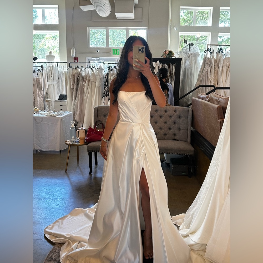 Ivory Willow Strapless A-Line Satin Wedding Dress Size 4; Never Worn